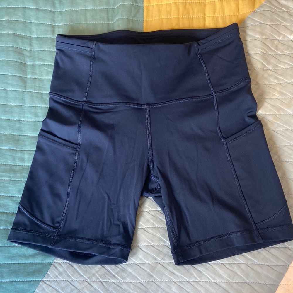 Lululemon biker shorts size 4